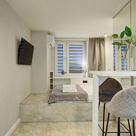 Lobby 55 - Ac And Smart Tv Apartment Varşovia Exterior foto
