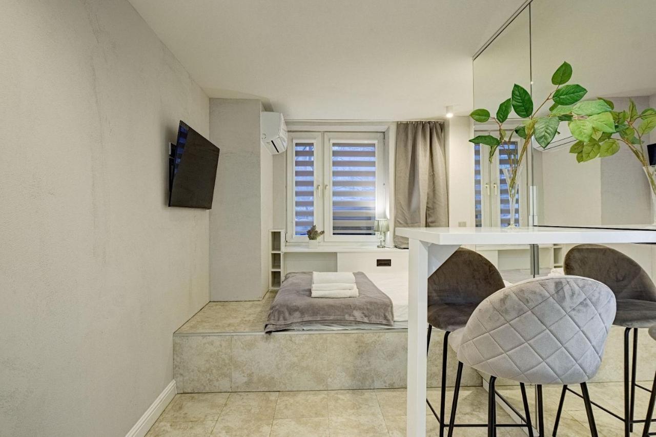 Lobby 55 - Ac And Smart Tv Apartment Varşovia Exterior foto